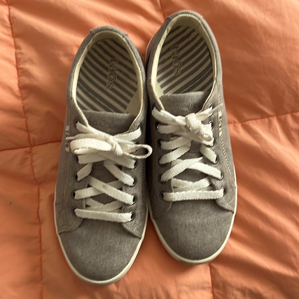 Taos Gray Canvas Sneakers. Fits size 7, labeled 7.5